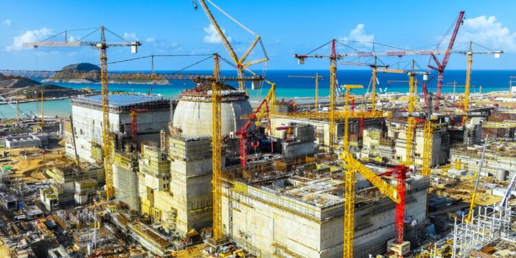 الحصول على تصريح بتشغيل المجموعة الأولى في محطة آكويو النووية