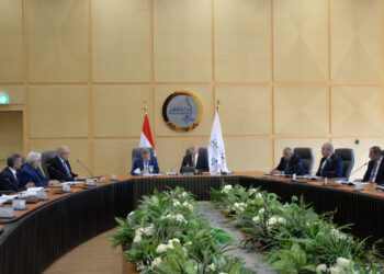 وزير النقل يبحث مع "اتحاد الصناعات" و "الصناعات الهندسية" سبل توطين صناعة بناء وإصلاح السفن