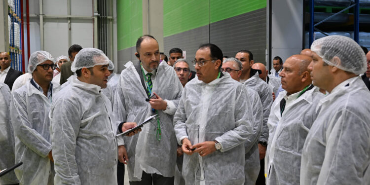 "حياة ايجيبت" تستثمر 105 ملايين دولار في مصنعها باقتصادية قناة السويس لإنتاج الأقمشة غير المنسوجة