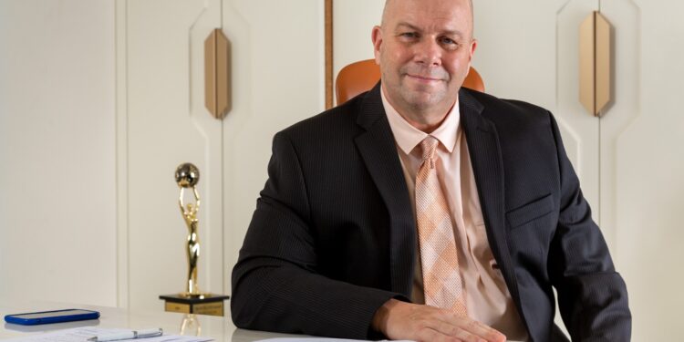 رئيس «فاين الصحية القابضة» ضمن قائمة أقوى 100 رئيس تنفيذي في الشرق الأوسط في 2023