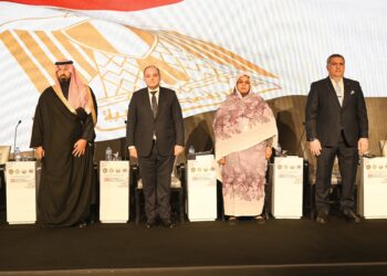 وزير الصناعة: مصر أكبر منتج للأسمنت بقارة أفريقيا وضمن أكبر 10 دول منتجة فى العالم بإجمالي 92 مليون طن سنوياً