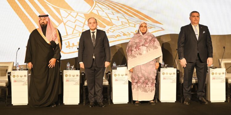 وزير الصناعة: مصر أكبر منتج للأسمنت بقارة أفريقيا وضمن أكبر 10 دول منتجة فى العالم بإجمالي 92 مليون طن سنوياً