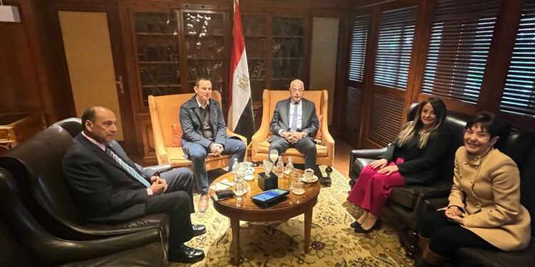 مباحثات بين «شنايدر إلكتريك» و محافظ جنوب سيناء لتنفيذ عدد من المشروعات باستخدام الطاقة الشمسية