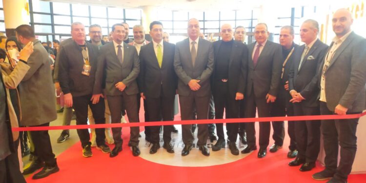 بالصور .. افتتاح معرض القاهرة الدولي للجلود بمشاركة 100 شركة مصرية و وفود عربية وأجنبية