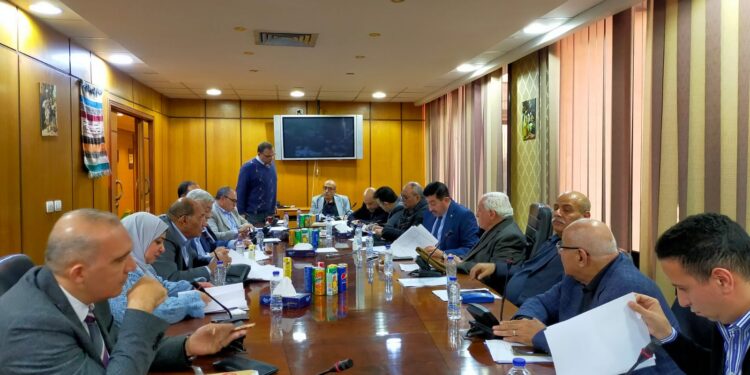 «الصناعات النسيجية» تعتزم التعاقد مع مكتب استشاري لوضع استراتيجية لتنمية القطاع ودراسة 14 فرصة استثمارية جديدة