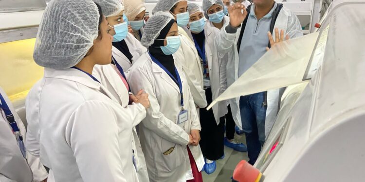 بالصور .. «المصرية السويسرية» تستقبل طلاب زراعة عين شمس لربط الدراسة بسوق العمل