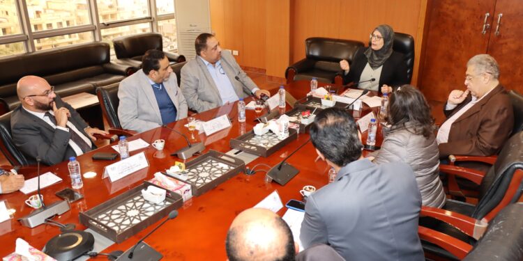 «التنمية الصناعية» تبحث مع غرفتي الصناعات الغذائية والحبوب تمكين شركات القطاع الخاص من إدارة وتشغيل 16 مصنع حكومي