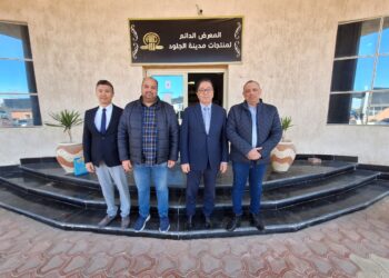 بالصور .. سفير كازاخستان يتفقد مدينة الجلود بالعاشر لبحث التعاون المشترك