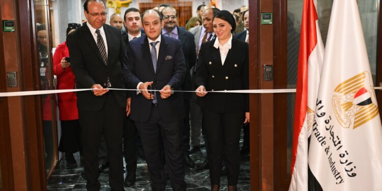 وزير الصناعة يفتتح معرض “فرص بلدنا” لقطع غيار الماكينات والمعدات وخطوط الإنتاج
