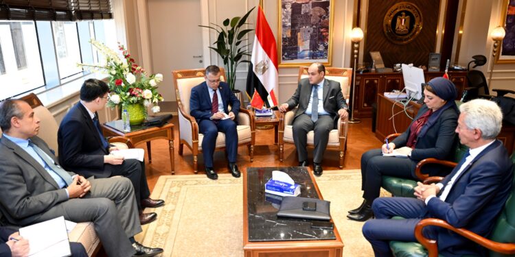 وزير الصناعة : وفد من اتحاد الصناعات والغرف التجارية يزور الصين الأسبوع المقبل