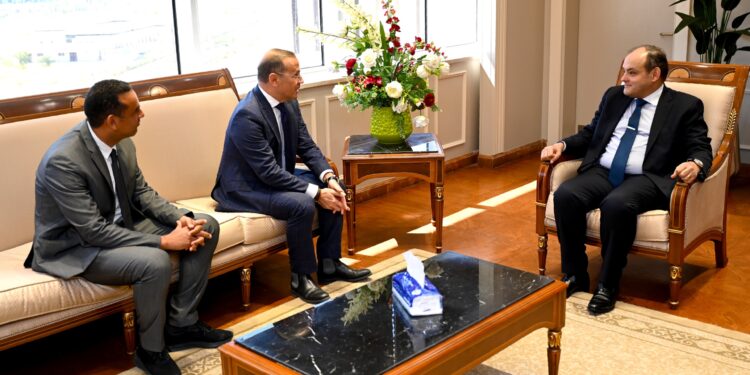 "الصناعة" تستعين باليونيدو لإعادة تنظيم وهيكلة 147 منطقة صناعية