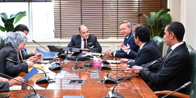 وزير الصناعة : "بي اس اتش" العالمية تدشن مصنعاً لإنتاج البوتاجاز في العاشر من رمضان باستثمارات 50 مليون يورو