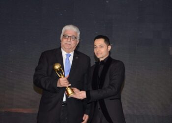 بالصور .. تكريم م. محمد المهندس بجائزة الأفضل في القطاع الصناعي في 2023