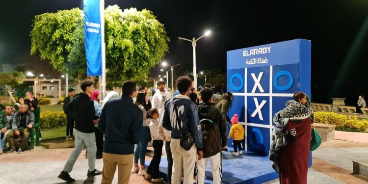 مؤسسة العربى تكرم 20 أم مثالية في المنيا بحضور المحافظ