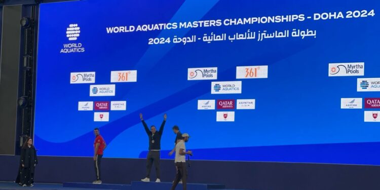 السباح المصري أحمد ندا يفوز بالمركز الأول في بطولة العالم للألعاب المائية للأساتذة