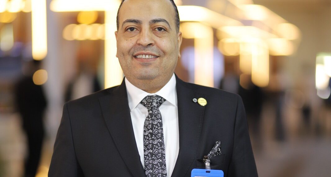 موقع صناع مصر يهنئ د. عمر عبدالعزيز لتوليه عضوية مجلس كلية إدارة الأعمال بجامعة الأهرام الكندية