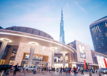 "دبي مول" يستقبل 105 ملايين زائر في عام 2023