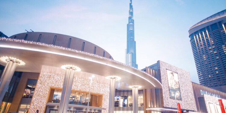 "دبي مول" يستقبل 105 ملايين زائر في عام 2023