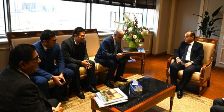 وزير الصناعة يبحث مع وفد مجموعة العربي لصناعة الأجهزة المنزلية خططها المستقبلية للتوسع في مصر