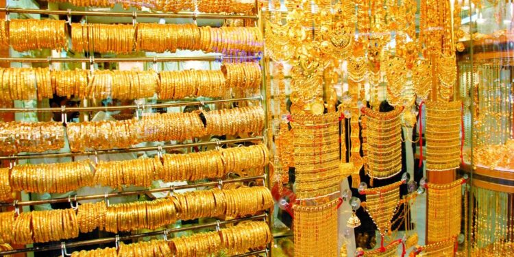 قفزة جديدة في أسعار الذهب.. والدولار يتراجع أمام شهية المستثمرين