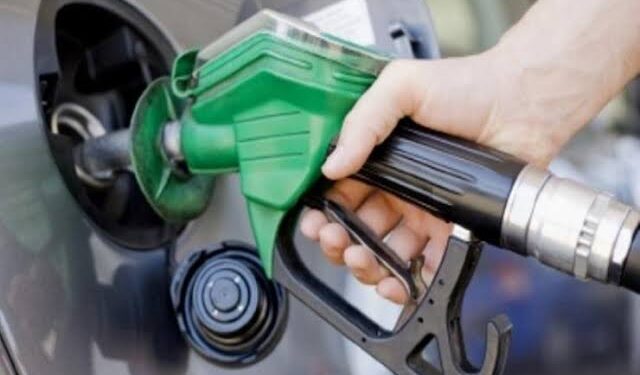 عاجل .. الحكومة تقرر تحريك أسعار البنزين والسولار