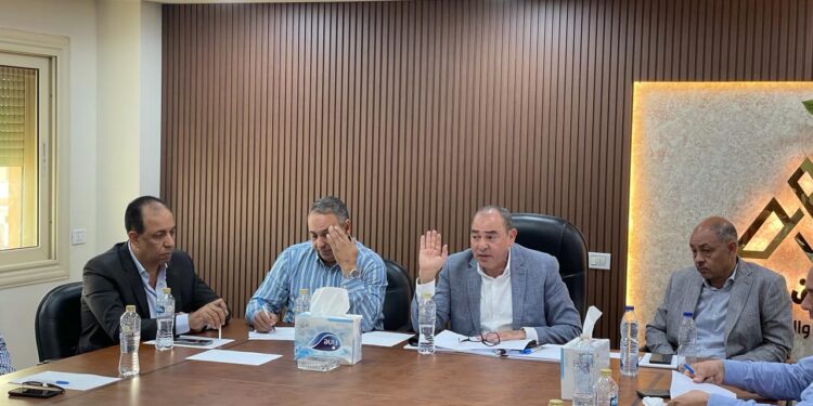 «مستثمري 15 مايو» تطالب بتأجيل تطبيق قرار الحد الأدنى للأجور حتى نهاية العام