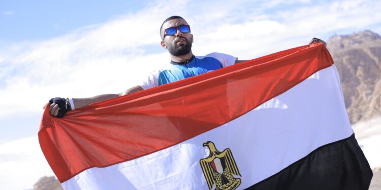 المغامر المصري عمر حجازى بصدد تحقيق رقم قياسي عالمي جديد للدخول بموسوعة جينيس لتسلق الجبال