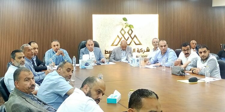 «مستثمري 15 مايو» تعقد اجتماعا موسعًا مع رئيس الجهاز لمناقشة مشكلات ومطالب المصانع
