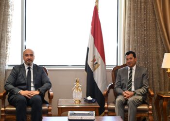 وزير الشباب يبحث مع رئيس "أليانز مصر" لدعم الأبطال الرياضيين بالألعاب الأولمبية
