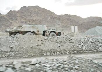 «الصناعة» تقرر مد فرض رسم صادر على خامات تعدينية