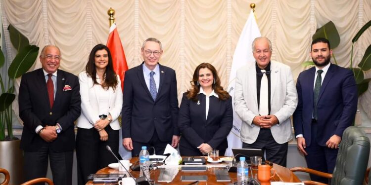 "رجال أعمال اسكندرية" تتعاون مع "الهجرة" في تدريب وتأهيل الشباب ومواجهة الهجرة غير الشرعية