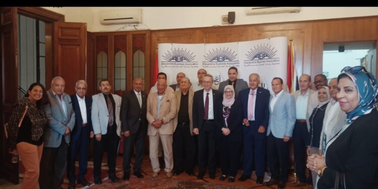 "رجال أعمال إسكندرية" تبحث مع رئيس "التنمية الصناعية" تيسيرات الهيئة لمجتمع الأعمال