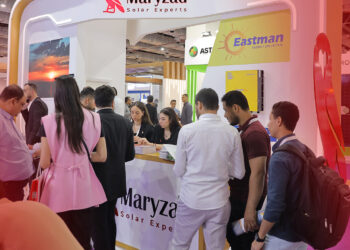 بالصور .. اقبال كبير على جناح «ماريزاد» في معرض solar & storage للطاقة الشمسية