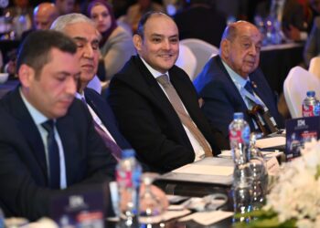 وزير الصناعة يستعرض خطط الحكومة لتعزيز التجارة وجذب الاستثمارات خلال مؤتمر الاستثمار والصناعة والتصدير