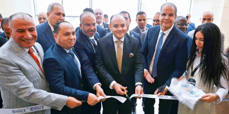 وزير الصناعة يفتتح الدورة الثامنة للمعرض والمؤتمر الدولي للتكييف بمشاركة ٣٥٠ شركة