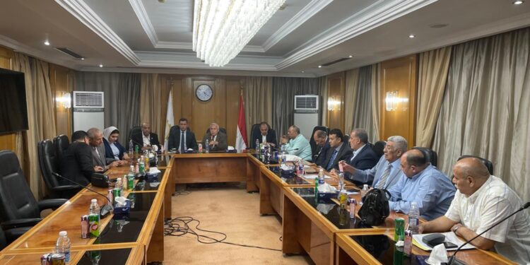 تفاصيل اجتماع غرفة الصناعات النسيجية مع لجنة الصناعة بالبرلمان لبحث مشاكل القطاع