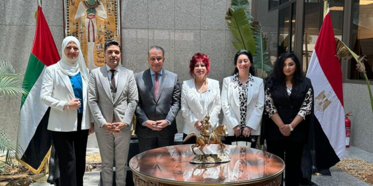 سفير مصر بالإمارات يشيد بدور "المستثمرات العرب" فى دعم العلاقات العربية الأفريقية