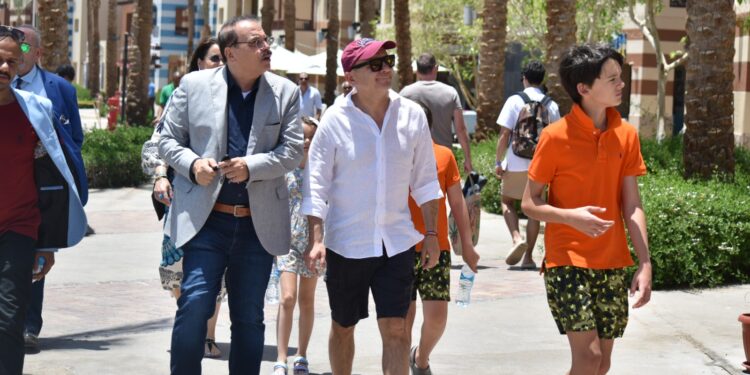 بالصور .. رئيس نادي يوفنتوس الإيطالي يقضي إجازته في مرسى علم .. ويزور نادي بورت غالب