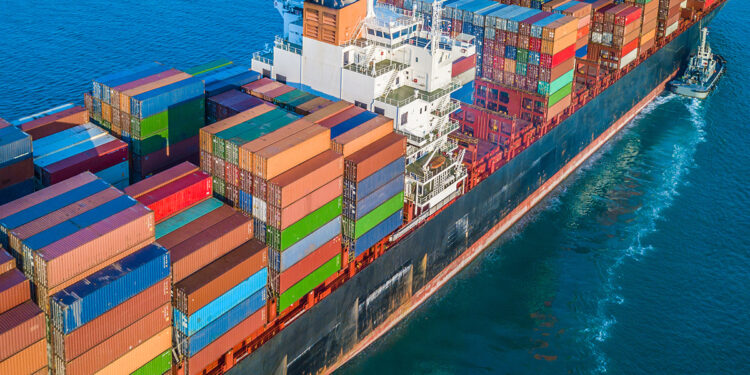 صناع مصر ينفرد بقرار "التجارة" بتوقيع جزاءات على بعض المصدرين .. وتوقف 3 شركات لمدة عام