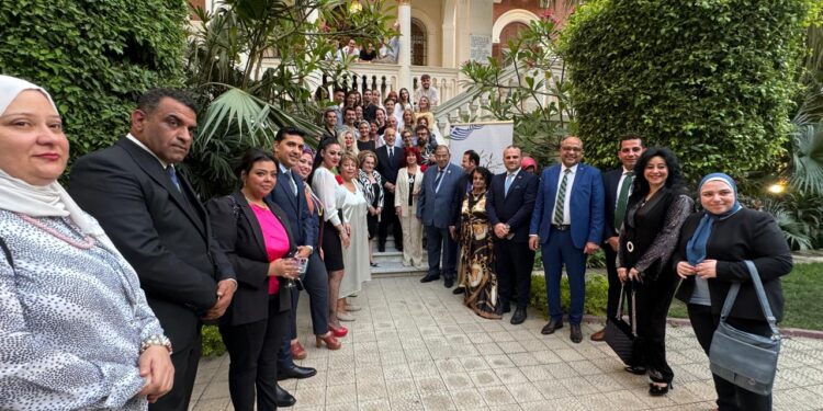 رئيس اتحاد المستثمرات العرب تبحث مع السفير اليوناني بالقاهرة سبل التعاون المشترك