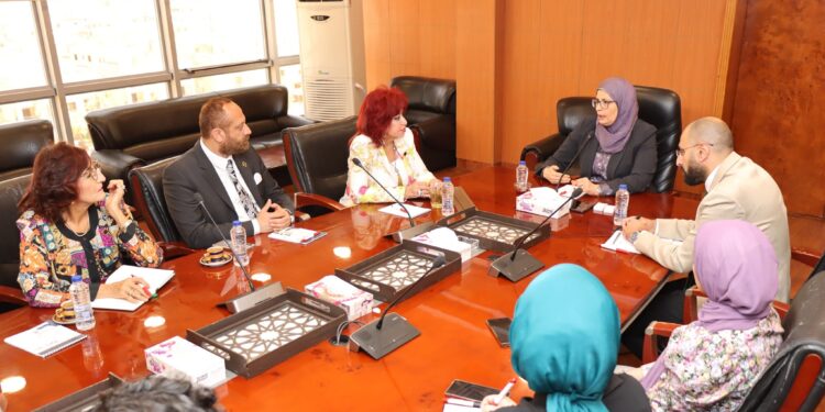 رئيس التنمية الصناعية تبحث مع اتحاد المستثمرات العرب الترويج للاستثمار الصناعي