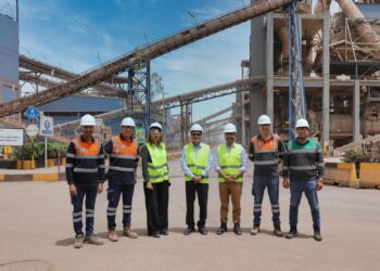 مستشار مؤسسة سويسرا العالمية SGE يزور مصنع لافارج مصر بالعين السخنة