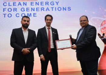 «إيستمان» الهندية توقع اتفاقية مع «ماريزاد» لتوزيع منتجات بطاريات وإنفرتر الطاقة الشمسية في مصر