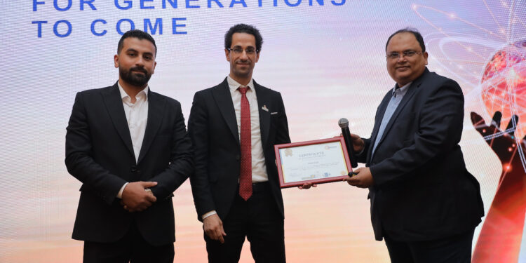 «إيستمان» الهندية توقع اتفاقية مع «ماريزاد» لتوزيع منتجات بطاريات وإنفرتر الطاقة الشمسية في مصر