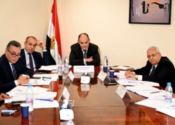 وزير التجارة يترأس لجنة الاختبارات الشفهية للمتقدمين للعمل بوظيفة ملحق تجاري بالوزارة