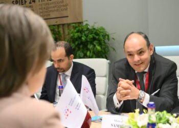 وزير التجارة يبحث مع مدير مركز التصدير الروسي سبل التعاون المشترك