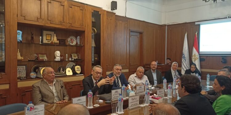 "رجال أعمال إسكندرية" يبحث مع "التمثيل التجاري" زيادة الصادرات