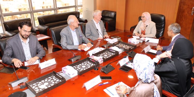 التنمية الصناعية : إنشاء وحدة بالتعاون مع برنامج سيجما لتقييم السياسات والتشريعات الصناعية الحالية والأثر التنظيمي لها