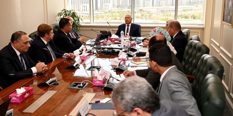 "ليونزبريدج" العالمية تبحث مع وزير الصناعة تدشين مصنع لإنتاج حمض الفوسفوريك بسفاجا باستثمارات 395 مليون دولار