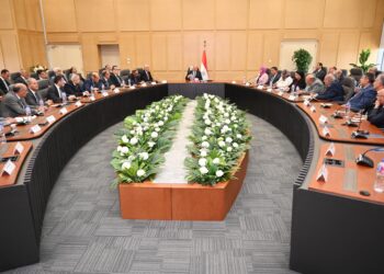 تفاصيل أول اجتماع لوزير الصناعة الجديد مع أعضاء اتحاد الصناعات المصرية ورؤساء الغرف الصناعية